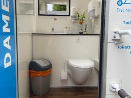 Toilettenwagen autark mit SolarToilette mit Heizung